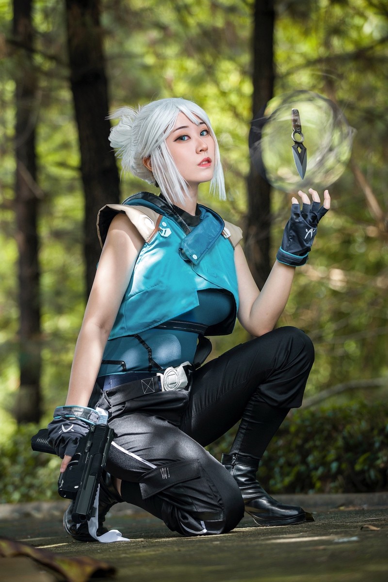 Keren Banget! Potret Cosplayer Larissa Rochefort Jadi Karakter Game