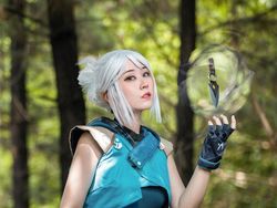Keren Banget! Potret Cosplayer Larissa Rochefort Jadi Karakter Game