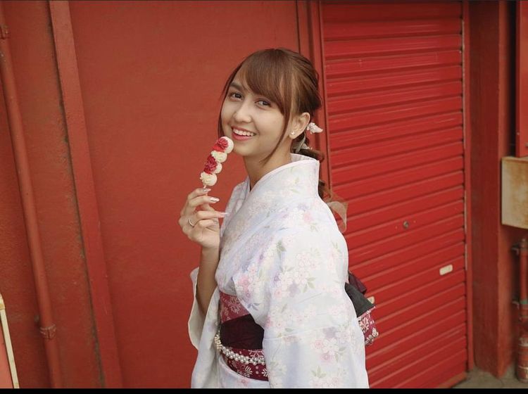 Dinikahi Daisuke, Ini Keseruan Stefi Eks JKT48 Kulineran di Jepang