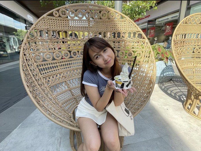 Dinikahi Daisuke, Ini Keseruan Stefi Eks JKT48 Kulineran di Jepang