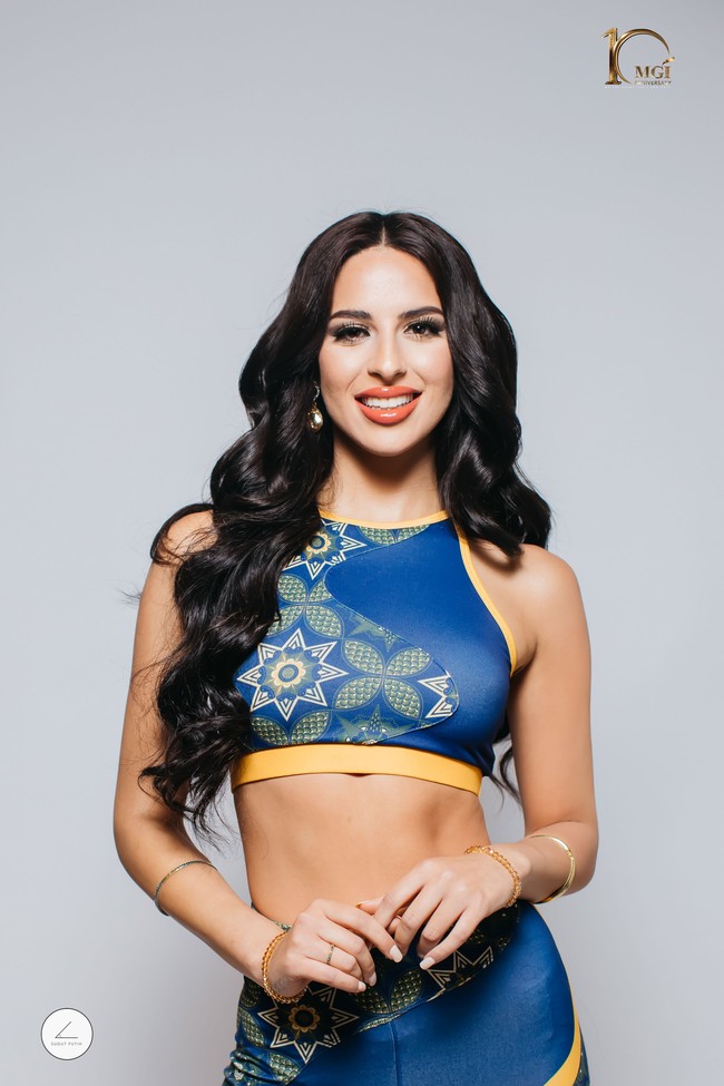 “Saya bahagia karena dengan adanya Miss Grand International ini saya bisa mendesain sportswear dengan motif dari Irwan Tirta. Mendesain bersama Corenation,” ujar Ivan Gunawan kepada Wolipop, Sabtu (22/10/2022). Foto: Dok. Yayasan Dunia Mega Bintang