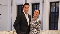 Aktor ternama Darius Sinathrya kembali membintangi sebuah film. Berjudul Perfect Strangers, suami Donna Agnesia ini adu peran dengan Adipati Dolken. Foto: Instagram/darius_sinathrya