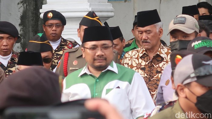 Ketua Umum Gerakan Pemuda (GP) Ansor Yaqut Cholil Qoumas saat menghadiri apel siaga Ansor dan Banser di Alun-alun Kidul Yogyakarta. Minggu (23/10/2022).