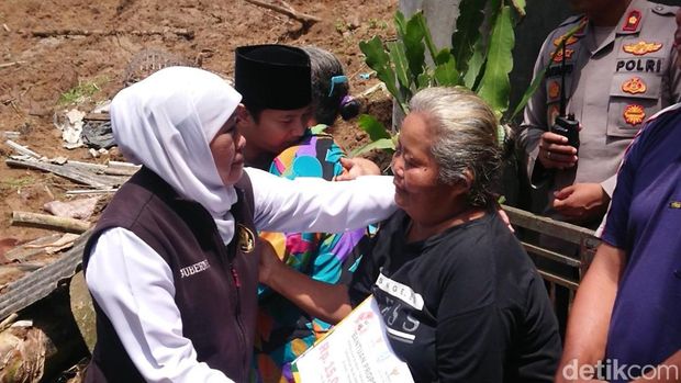 Gubernur Khofifah kunjungi korban longsor di Trenggalek