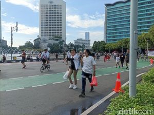 Warga Ramai Berolahraga di CFD Bundaran HI Pagi Ini