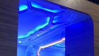 Hotel kapsul dilengkapi fasilitas umum berupa co-working space berkapasitas 20 orang, lengkap dengan fasilitas layanan internet nirkabel (Wi-Fi) berkecepatan tinggi, lobi, ruang tamu, serta kamera CCTV untuk memastikan keamanan dan kenyamanan tamu. Foto: PT Angkasa Pura I