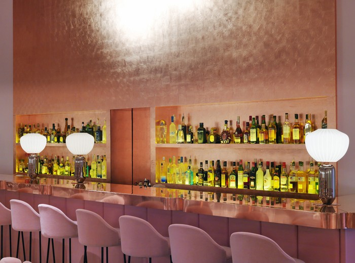 Kafe Pink di London Ini Jadi Tempat Hangout Favorit Taylor Swift Bersama Teman! Kafe Pink di London Ini Jadi Tempat Hangout Favorit Taylor Swift Bersama Teman!