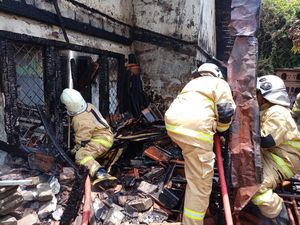 Gudang Besi di Semarang Utara Ludes Terbakar, Diduga gegara Korsleting