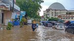 Potret Banjir Dayeuhkolot yang Hambat Lalulintas Warga Bandung