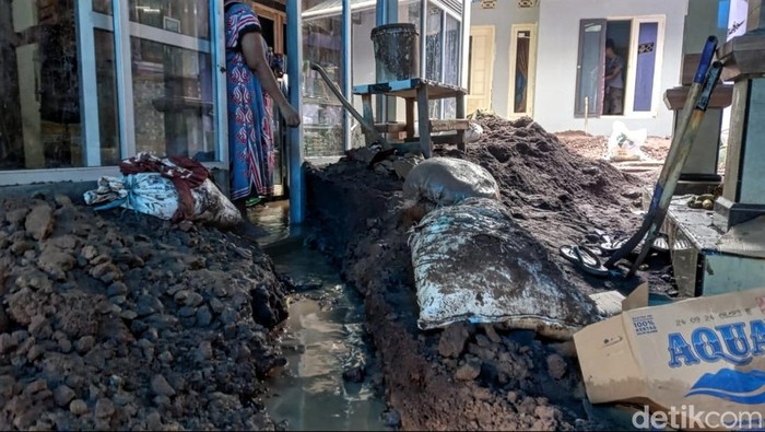 Kondisi ruma warga di Sukabumi diterjang banjir lumpur