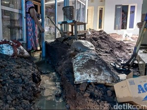 Pemukiman Warga di Sukabumi Diterjang Banjir Lumpur