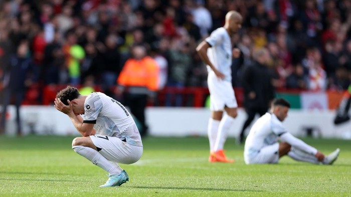 NOTTINGHAM, ENGLAND - OCTOBER 22: Curtis Jones of Liverpool looks dejected following the Premier League match between Nottingham Forest and Liverpool FC at City Ground on October 22, 2022 in Nottingham, England. (Photo by Catherine Ivill/Getty Images)