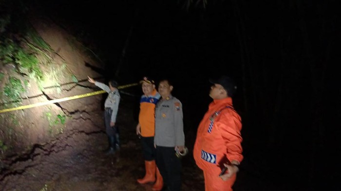 Longsor di Dusun Bantenga, Sendang, Tulungagung