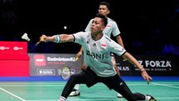 Pertarungan berjalan menegangkan di gim kedua. Kevin/Marcus sempat mendapat angin segar saat unggul lima poin di pertengahan laga dengan skor 11-6.