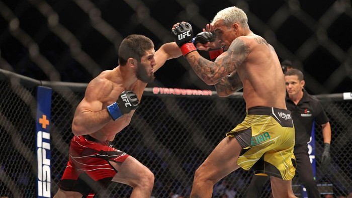 Islam Makhachev (L) competes against Charles Oliveira in the lightweight championship at the Ultimate Fighting Championship (UFC) event at the Etihad Arena in Abu Dhabi on October 22, 2022. (Photo by Giuseppe CACACE / AFP) (Photo by GIUSEPPE CACACE/AFP via Getty Images)