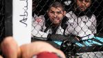 Momen Islam Makhachev Kalahkan Oliveira dan Raih Sabuk Juara