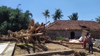 Penggunaan mobil offroad untuk meminimalisir kerusakan rumah warga jika pembersihan menggunakan alat berat. Foto: Istimewa