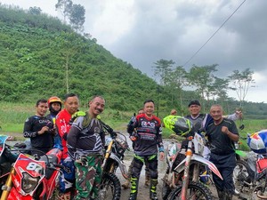 Naik Motor Trail, Wabup Blitar Tinjau Lokasi Rawan Banjir-Tanah Gerak