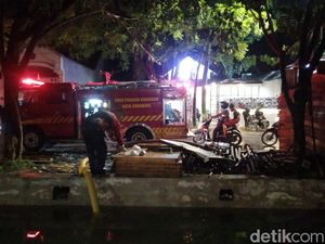 Surabaya Sempat Banjir di 3 Titik saat Hujan Deras, Petugas Sedot Air di 6 Lokasi