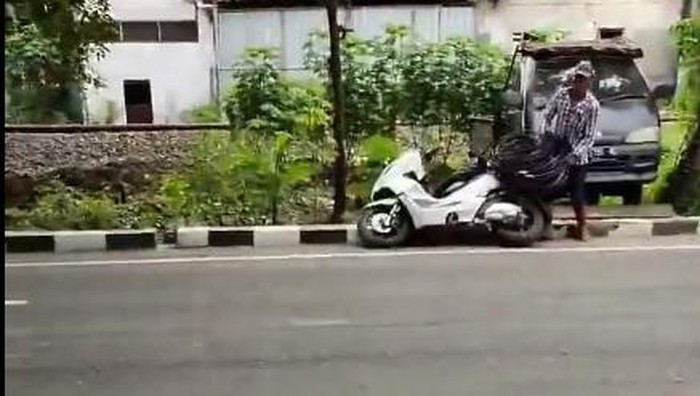 Pria diduga pencurian kabel KAI di Jalan Ahmad Yani