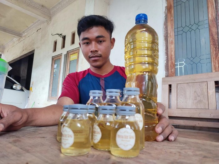 Pria Ponorogo Banting Stir Produksi Minyak Atsiri, Raup Untun Rp 40 Juta per Bulan