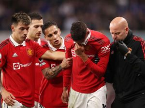 Manchester United Tunggu Kabar Cedera Varane