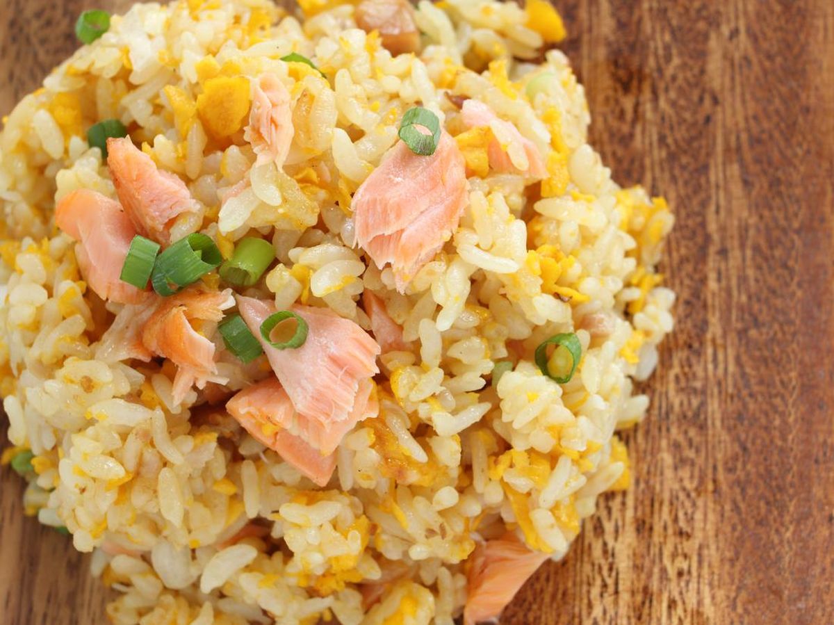 Resep Nasi Goreng Salmon Bawang untuk Sarapan atau Bekal