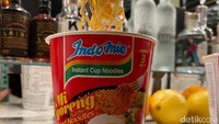  Porsinya tidak sebanyak mie instan cup lainnya, namun cukup praktis dan mudah dibuat jika sedang traveling. Foto: detikFood