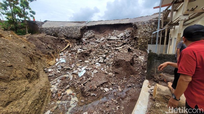 TPT Jebol picu banjir lumpur di Sukabumi