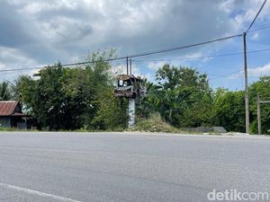 Pesan di Balik Tugu Mobil Hancur di Jalan Poros Parepare-Pinrang