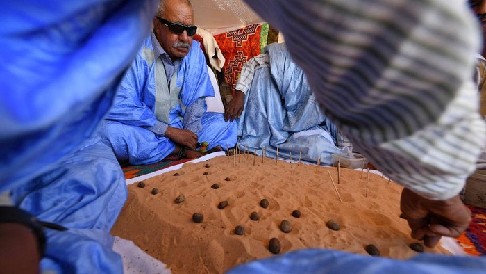 Sahrawi men play 