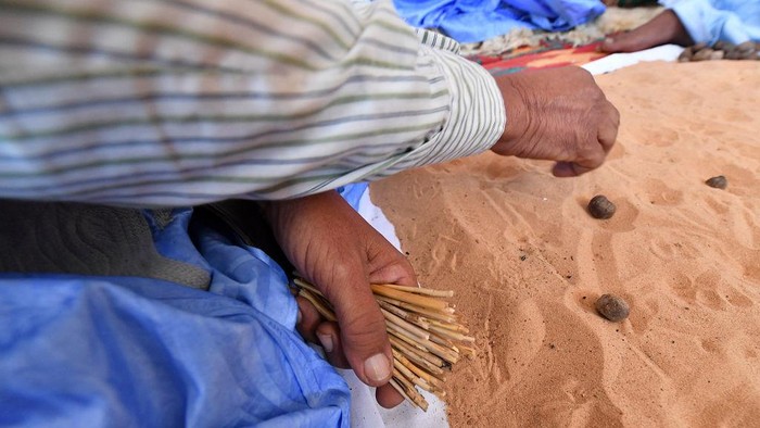Sahrawi men play 