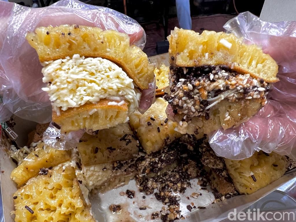 Viral Martabak 'Upside Down', Begini Sensasi Makan Martabak Terbalik