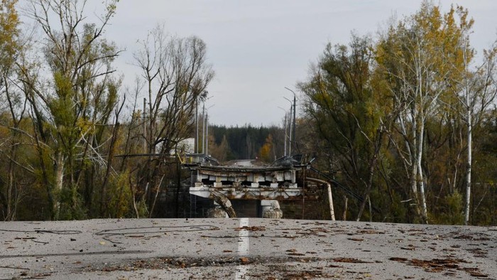 BOHORODYCHNE, UKRAINE - 2022/10/22: A bridge across the Siverskyi Donets river is seen destroyed in the retaken village of Bohorodychne. Russia has launched a 