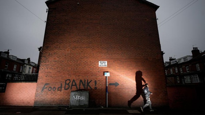 LEEDS, ENGLAND - OCTOBER 21: A sign painted on the side of a house directs people to a local food bank on October 21, 2022 in Leeds, England. A report from the Office for National Statistics (ONS) published earlier this week showed consumer prices index rising to 10.1% in September, with food and drink rising at a rate of 15%, the largest jump in decades and forcing many people to use charity food banks. (Photo by Christopher Furlong/Getty Images)