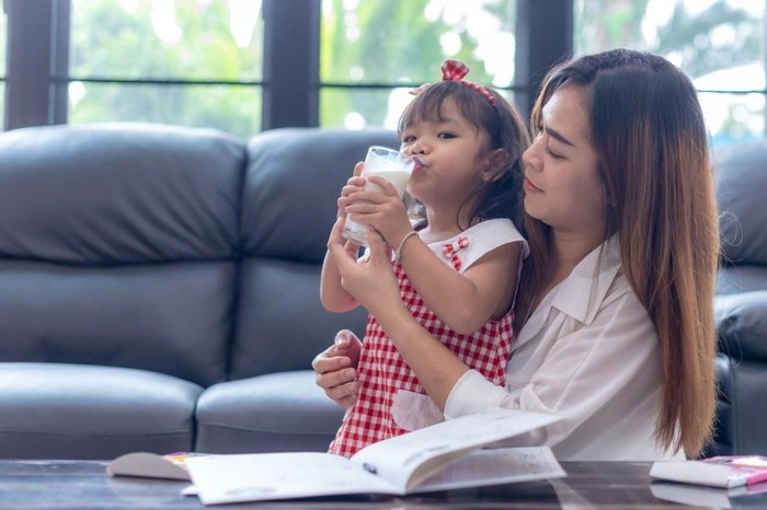 Perhatikan 5 Nutrisi Penting untuk Tumbuh Kembang Optimal Si Kecil