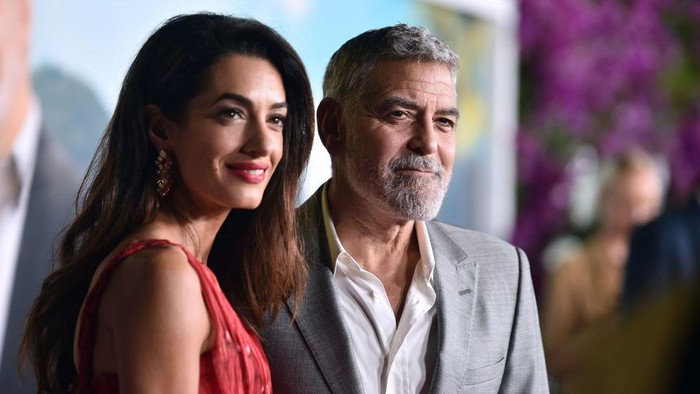 Penampilan Amal Clooney di premier film George Clooney, Ticket To Paradise