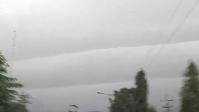 Awan bergelombang di langit Tebing Tinggi