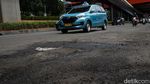 Awas! Banyak Lubang di Jalan Rasuna Said