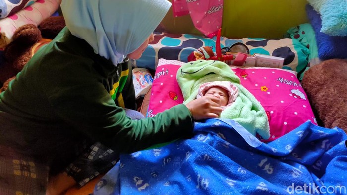 Bayi yang ditemukan di samping kandang sapi di Bandung Barat.