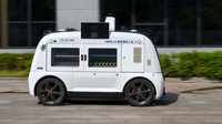 Mobil ini dapat melayani para pembeli tanpa pengemudi maupun penjual.
