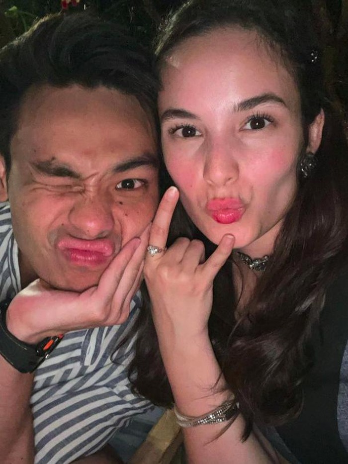 Chelsea Islan Chelsea Islan dan Rob Cardinal makin mesra.