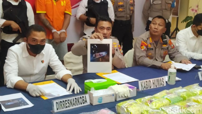 Ditresnarkoba Polda Kepri gagalkan penyelundupan 26 Kg sabu jaringan Internasional di Perairan Batam.