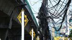 Duh, Kabel Semrawut di Wolter Monginsidi Belum Dikubur