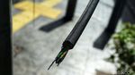 Duh, Kabel Semrawut di Wolter Monginsidi Belum Dikubur