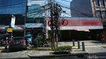 Duh, Kabel Semrawut di Wolter Monginsidi Belum Dikubur