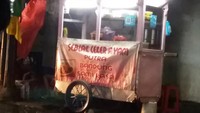 Spesialis seblak dengan topping ceker ayam,, penggila ceker wajib datang ke sini. Pedagang kaki lima yang ada di Jalan Bangka Raya No.4, Mampang Prapatan ini hanya mematok Rp 10.000 untuk seporsi seblak cekernya. Foto: Instagram/Istimewa/Twitter/iStock