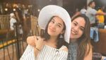 Resmi Lamaran, Chelsea Islan dan Rob Clinton Mesra Saat Hangout Bareng