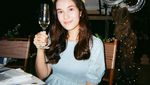 Resmi Lamaran, Chelsea Islan dan Rob Clinton Mesra Saat Hangout Bareng