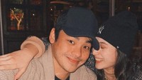 Chelsea Islan dan Rob Clinton seringkali pamer kemesraan melalui media sosial. Salah satunya ketika keduanya menghabiskan malam bersama di sebuah restoran. Foto: Instagram/chelseaislan